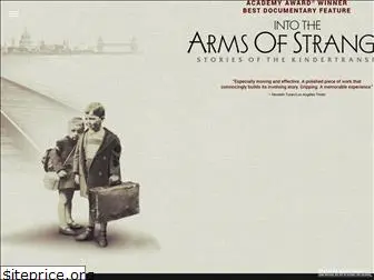 intothearmsofstrangers.com